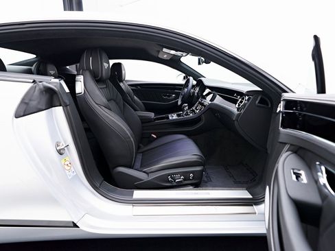 Used 2024 Bentley Continental GT image 36