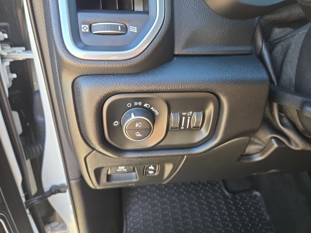 Used 2020 RAM 1500 Laramie RWD image 16