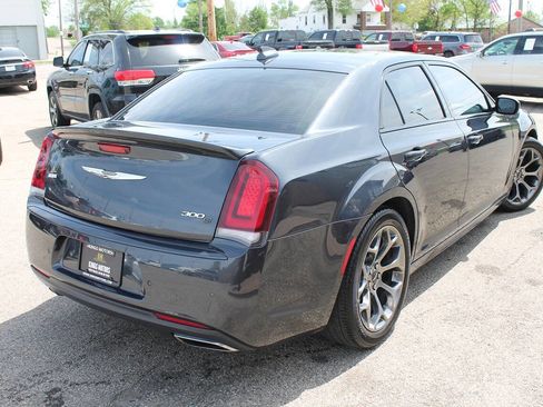 Used 2018 Chrysler 300 S w/ 300S Premium Group image 5