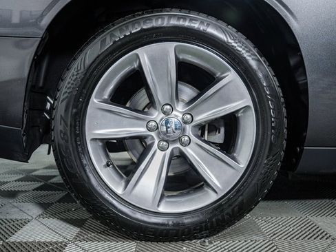 Used 2015 Dodge Challenger SXT image 19