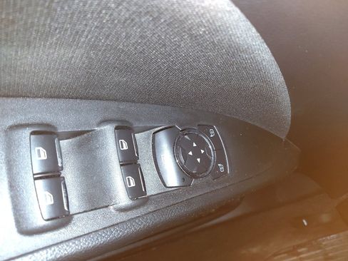 Used 2018 Ford Fusion SE FWD image 27