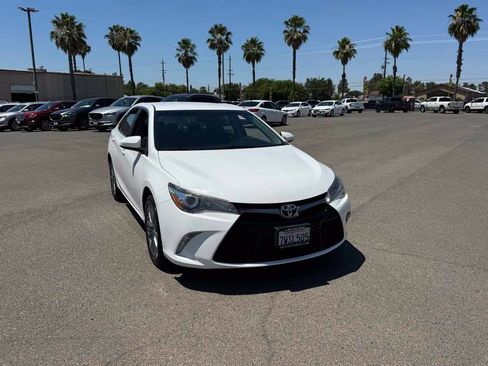 Used 2017 Toyota Camry SE FWD image 3