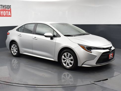 Used 2025 Toyota Corolla LE FWD image 6