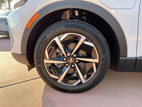 New 2026 Chevrolet Equinox EV LT image 31