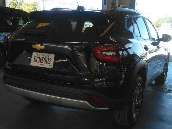 Used 2025 Chevrolet Trax LT FWD image 6