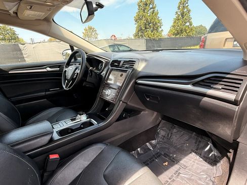 Used 2017 Ford Fusion Titanium FWD image 19