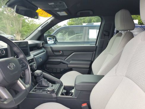 Used 2025 Toyota 4Runner SR5 AWD/4WD image 18