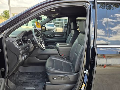 Used 2023 GMC Yukon XL Denali AWD/4WD image 9