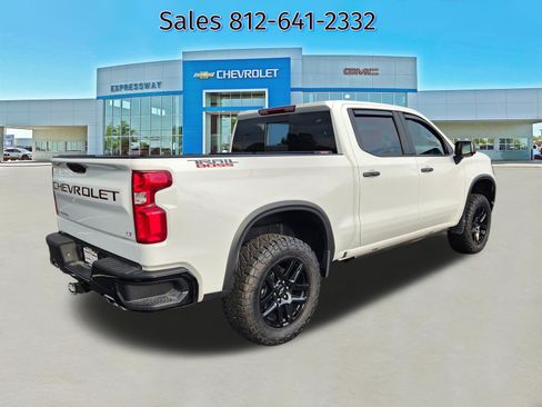 Used 2025 Chevrolet Silverado 1500 LT Trail Boss w/ Convenience Package II AWD/4WD image 7