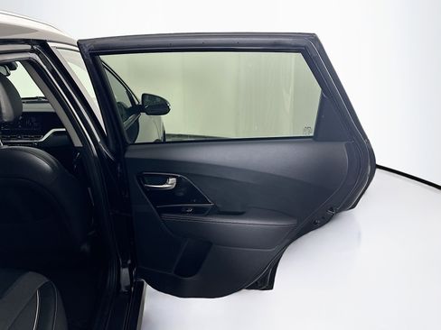Used 2022 Kia Niro EX image 31