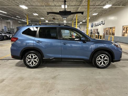Used 2019 Subaru Forester Premium w/ All-Weather Package image 9