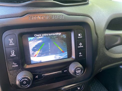 Used 2016 Jeep Renegade Latitude w/ Cold Weather Group FWD image 14