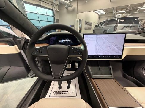 Used 2024 Tesla Model S image 11