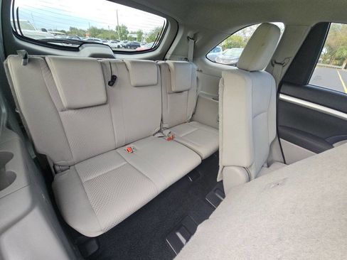 Used 2019 Toyota Highlander LE image 9