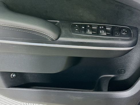 Used 2017 Chrysler 300 Limited w/ Driver Convenience Group image 15