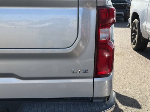 Used 2022 Chevrolet Silverado 1500 LTZ w/ LTZ Premium Package AWD/4WD image 7