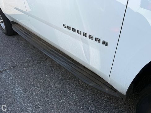 Used 2015 Chevrolet Suburban LT RWD image 7