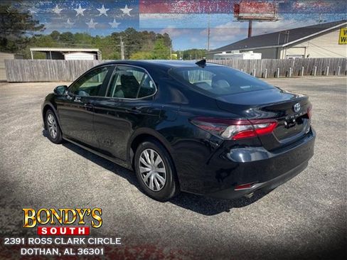 Used 2022 Toyota Camry LE image 12