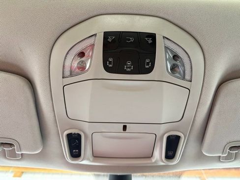 Used 2024 Chrysler Pacifica Limited FWD image 19