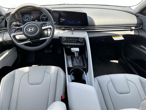 New 2025 Hyundai Elantra Limited image 3