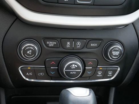 Used 2018 Jeep Cherokee Overland w/ Heavy Duty Protection Group AWD/4WD image 18