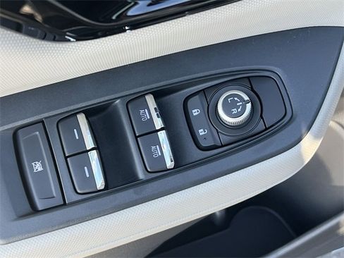 Used 2025 Subaru Forester Limited image 27