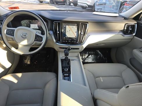 Used 2020 Volvo S60 T6 Momentum image 23