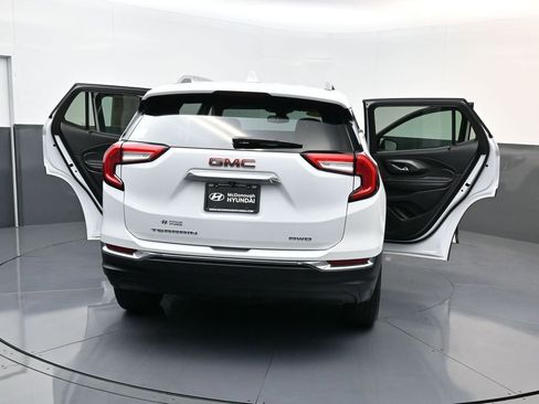 Used 2023 GMC Terrain SLT image 29