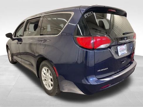 Used 2020 Chrysler Voyager LX image 4