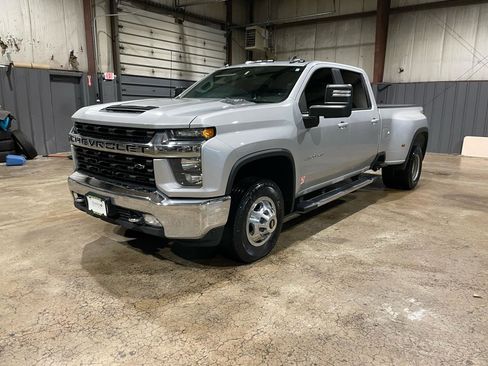 Used 2022 Chevrolet Silverado 3500 LT w/ Convenience Package image 9