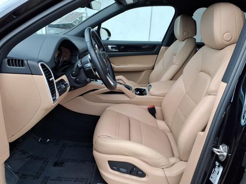 Used 2022 Porsche Cayenne AWD/4WD image 7