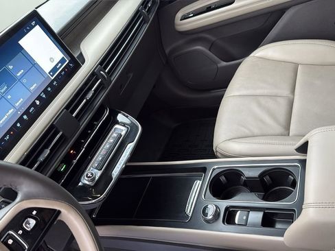 Used 2023 Lincoln Corsair Reserve image 19