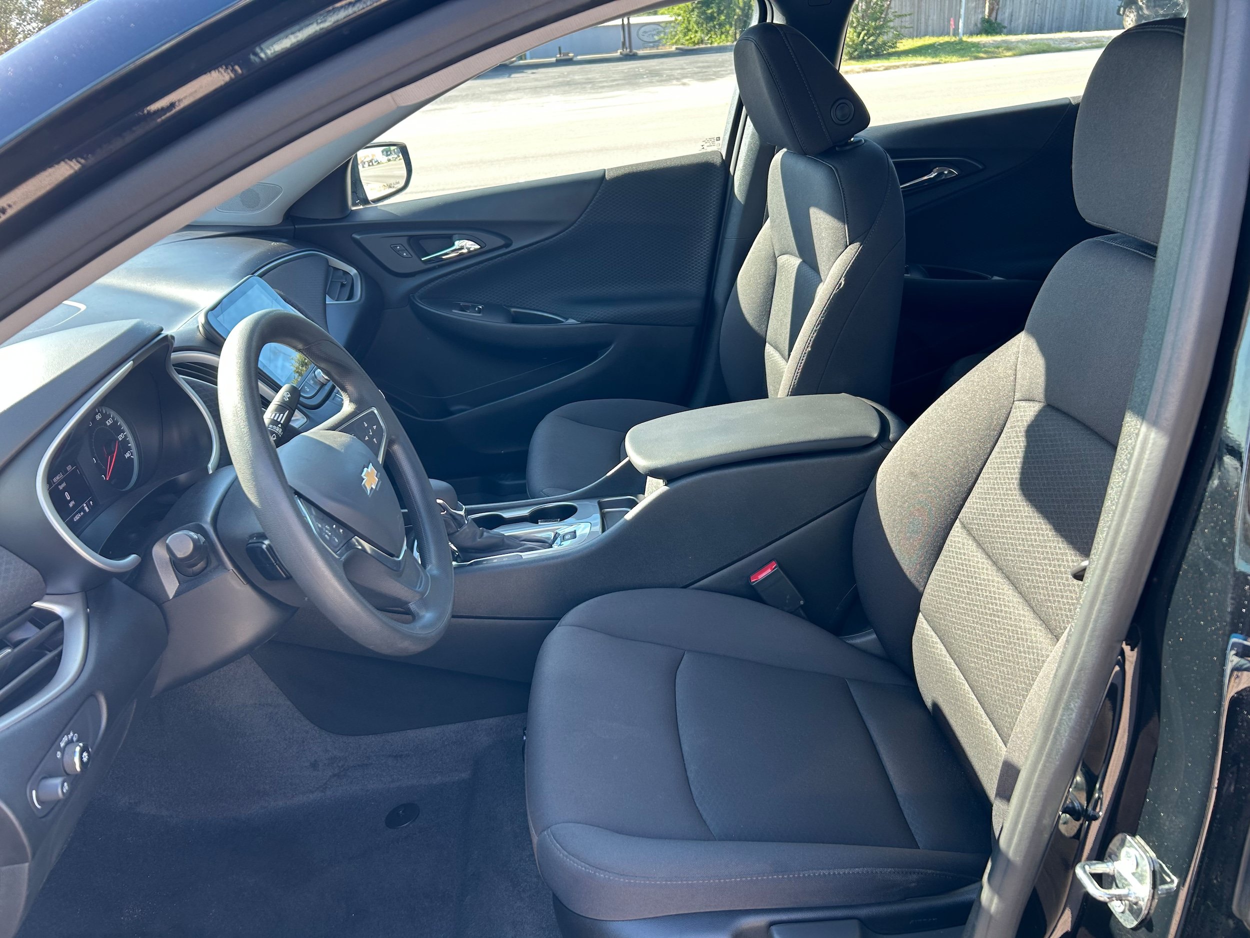Used 2023 Chevrolet Malibu LS FWD image 10