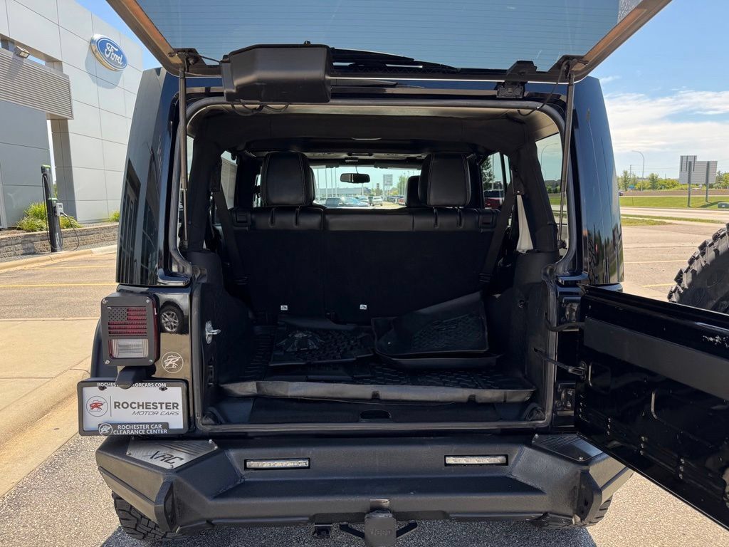 Used 2016 Jeep Wrangler Unlimited Rubicon w/ Dual Top Group AWD/4WD image 33