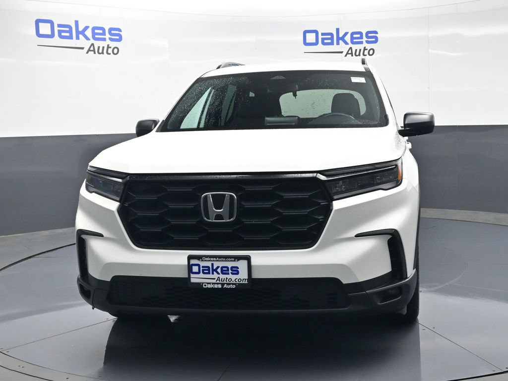 Used 2025 Honda Pilot Sport image 2