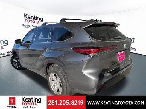 Used 2021 Toyota Highlander LE image 5