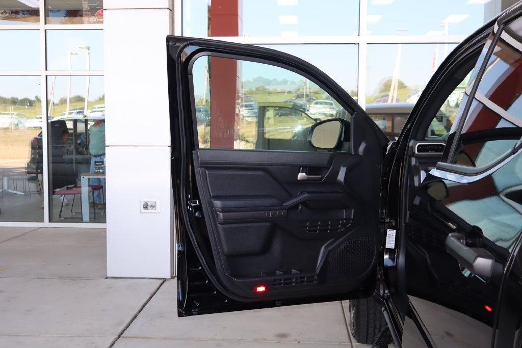 Used 2025 Toyota Tacoma TRD Off-Road AWD/4WD image 13