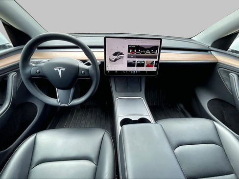 Used 2023 Tesla Model Y AWD image 13