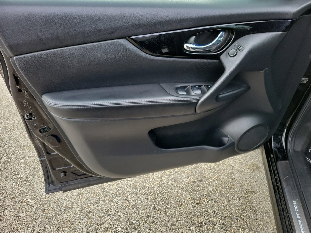 Certified 2020 Nissan Rogue Sport SV FWD image 28