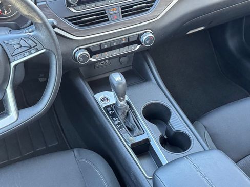 Used 2025 Nissan Altima 2.5 SV FWD image 42