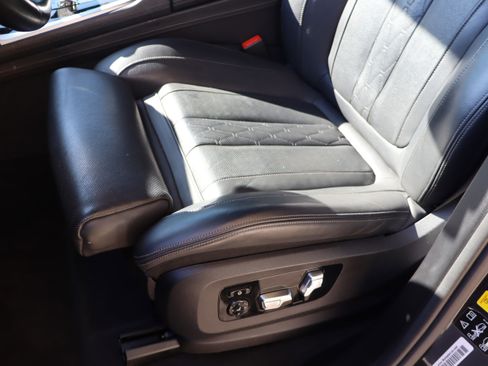 Used 2019 BMW X7 xDrive50i w/ Dynamic Handling Package image 17