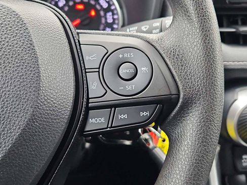 Used 2021 Toyota RAV4 LE image 21