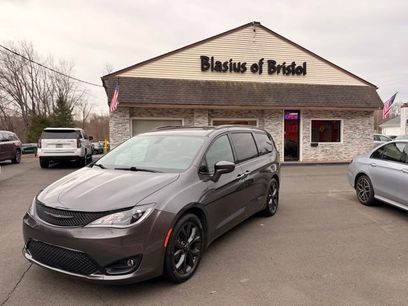 Used 2020 Chrysler Pacifica Touring-L w/ S Appearance Package