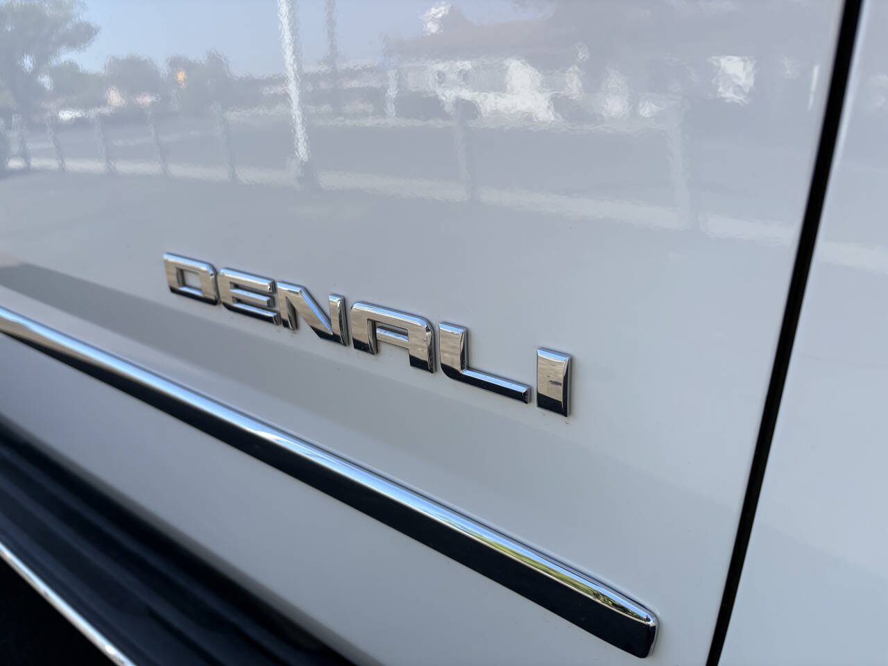 Used 2018 GMC Yukon Denali AWD/4WD image 11