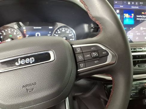 Used 2025 Jeep Compass Trailhawk AWD/4WD image 17