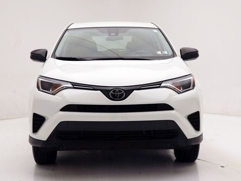 Used 2018 Toyota RAV4 LE image 4