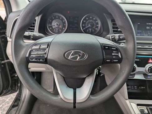 Used 2019 Hyundai Elantra SE image 25