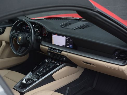 Certified 2021 Porsche 911 Carrera RWD image 27