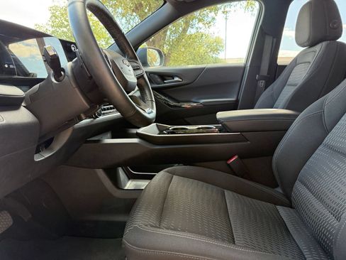 Used 2025 Chevrolet Equinox LT FWD image 28