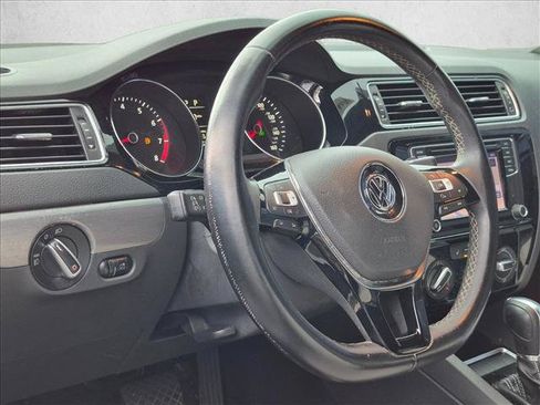 Used 2016 Volkswagen Jetta Sport FWD image 3